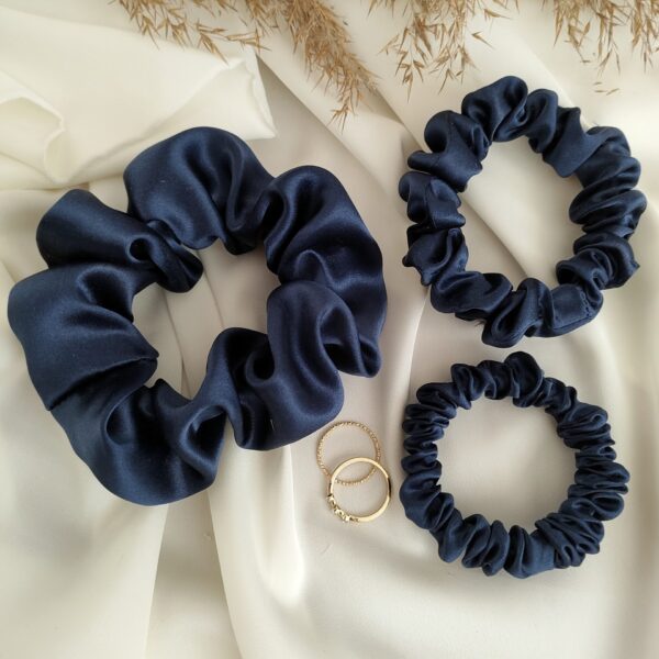 Jedwabna gumka scrunchie do włosów | niebieski, granatowy