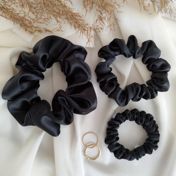 Jedwabna gumka scrunchie do włosów | czarny