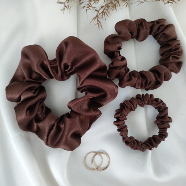 Jedwabna gumka scrunchie do włosów | czekoladowy, brązowy