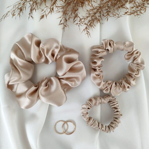 Jedwabna gumka scrunchie do włosów | beżowy