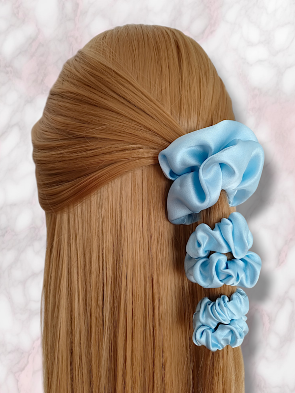 Scrunchie jedwabne | Jasny niebieski - obrazek 2