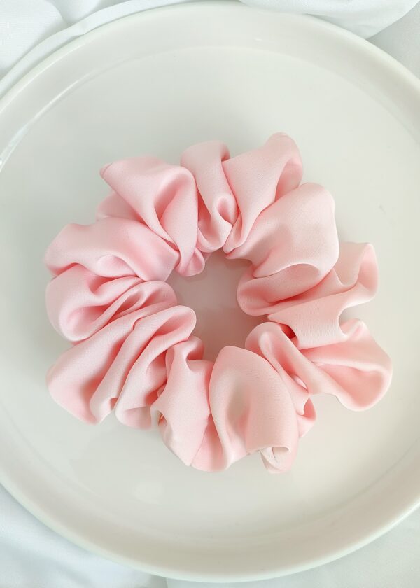 Scrunchie satynowa | Pudrowy róż - obrazek 3