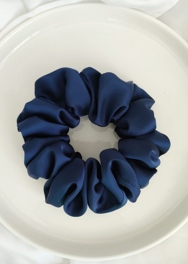 Scrunchie satynowa | Granatowy - obrazek 3