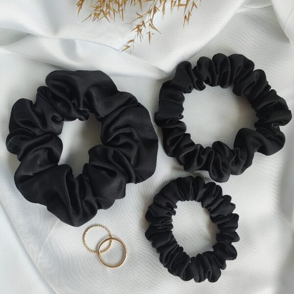 Gumka do włosów scrunchie wiskoza satynowa | czarny