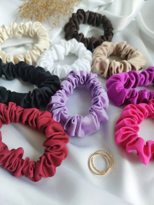 Scrunchie wiskoza satynowa | Burgundowy - obrazek 4