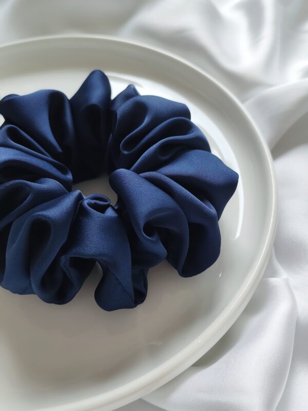 Scrunchie satynowa | Granatowy - obrazek 3
