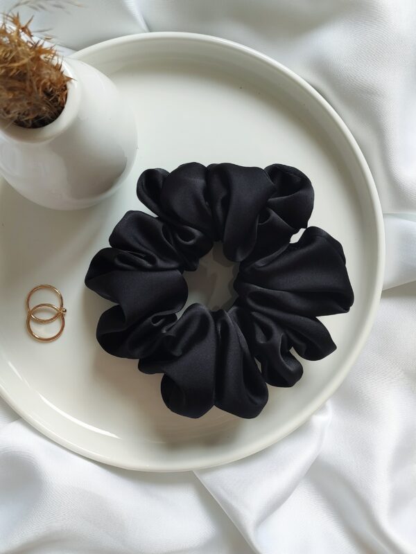 Gumka do włosów scrunchie satynowa duża | czarny