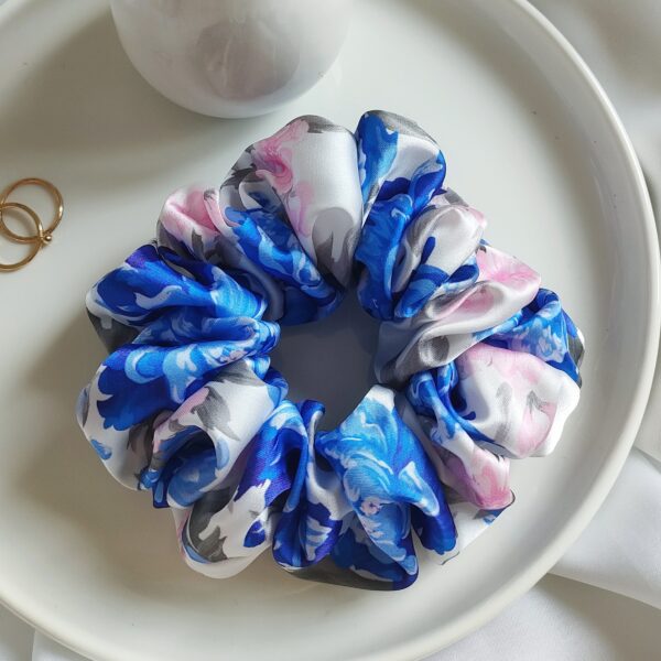 Gumka do włosów scrunchie satynowa duża | wzór kwiaty piwonia