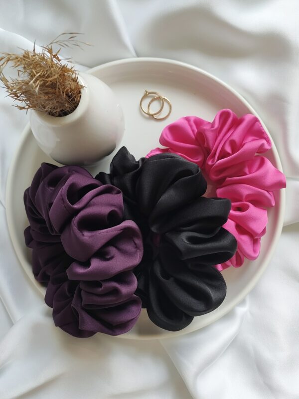 Gumka do włosów scrunchie satynowa duża | różowy, amarant - obrazek 4