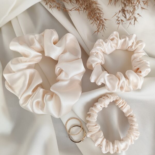 Scrunchie jedwabna ecru handmade