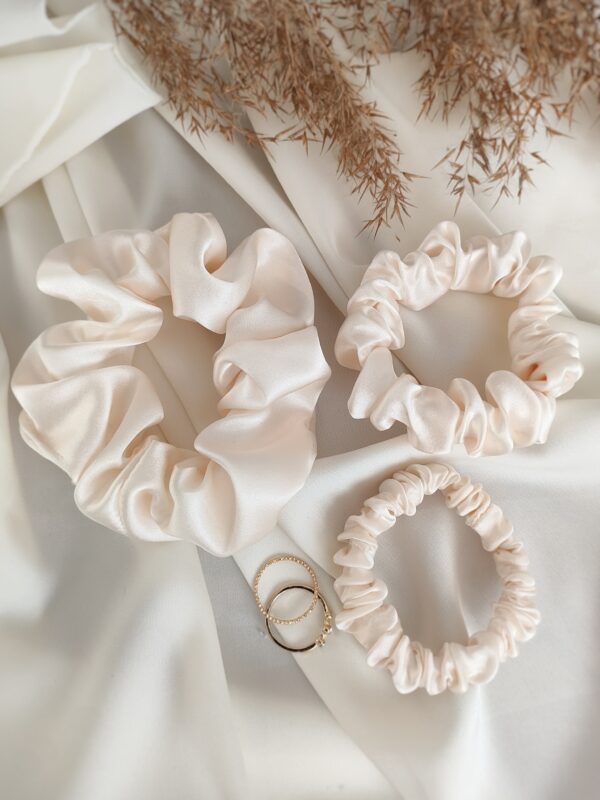 Scrunchie jedwabna ecru handmade