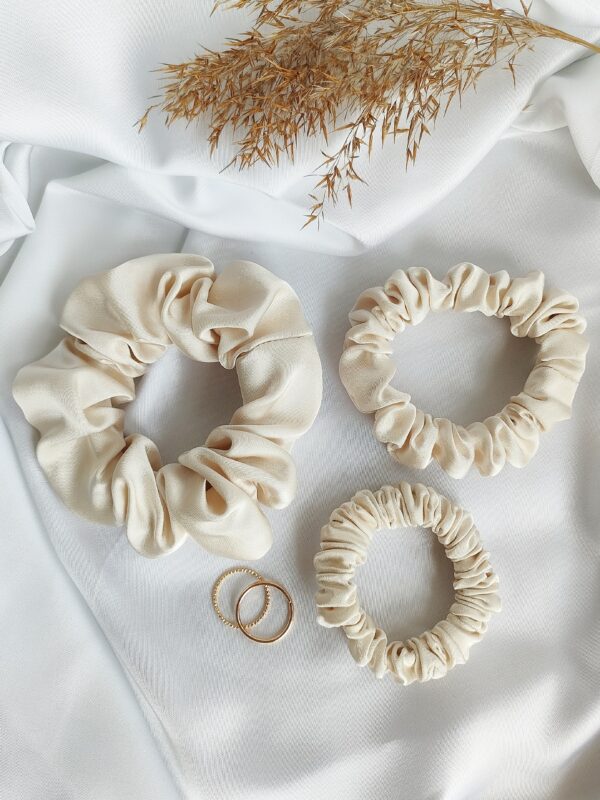 Scrunchie wiskoza satynowa beżowa handmade