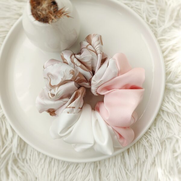 Gumka satynowa scrunchie XL handmade – Zszywka